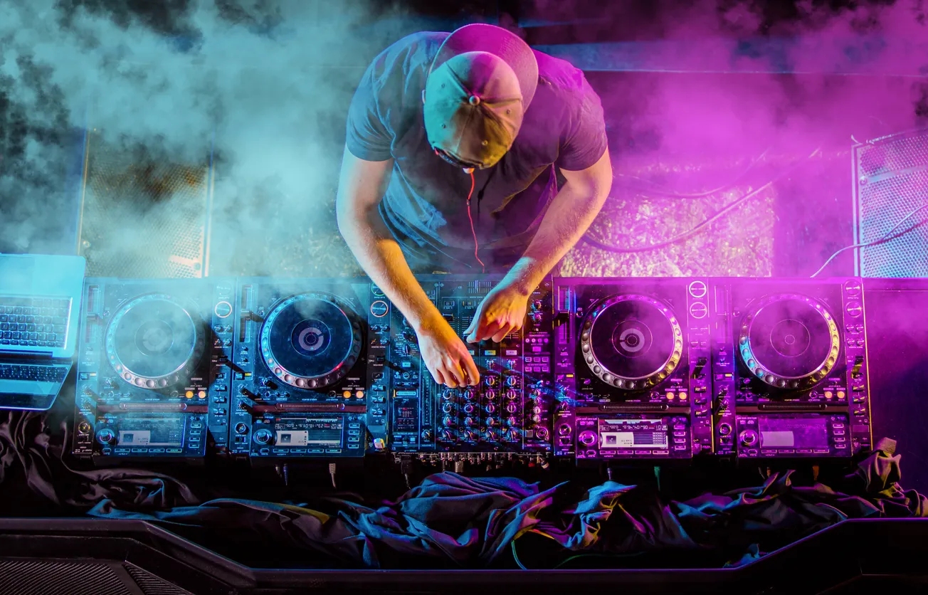 Apple Music AutoMix: AI‑Powered DJ‑Style Mixing in iOS 26