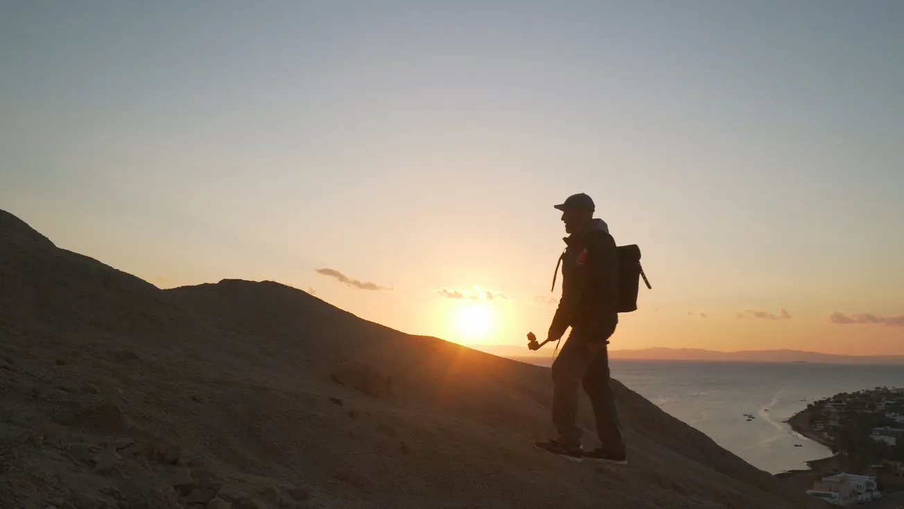 Creating While Traveling: Lightweight Workflows for Mobile Creators